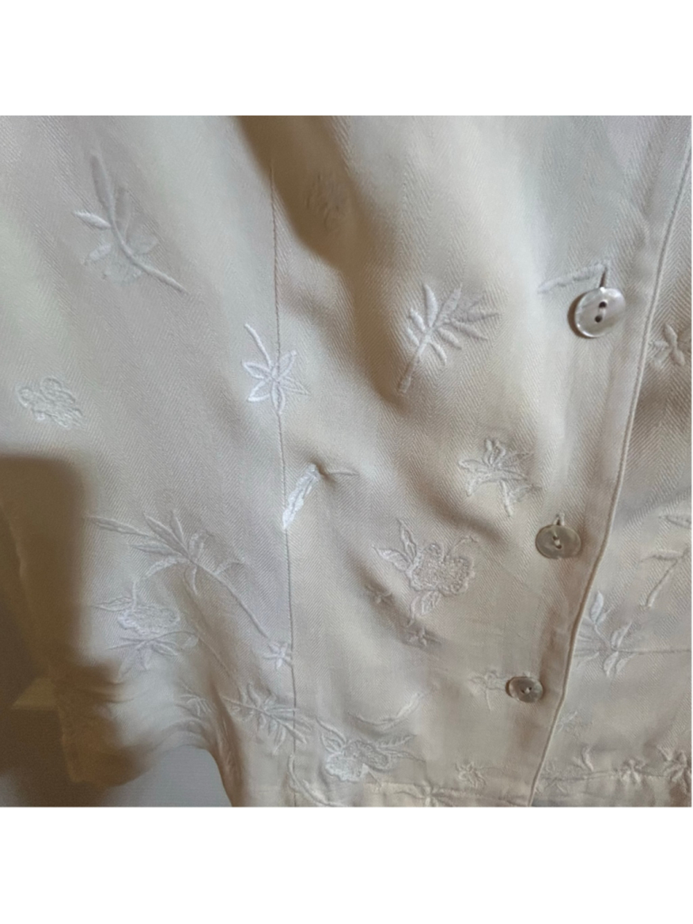 Tommy Bahama Womens XS 100% Silk Sleeveless Blouse Cream Beige Embroidered Tropi - Picture 4 of 6